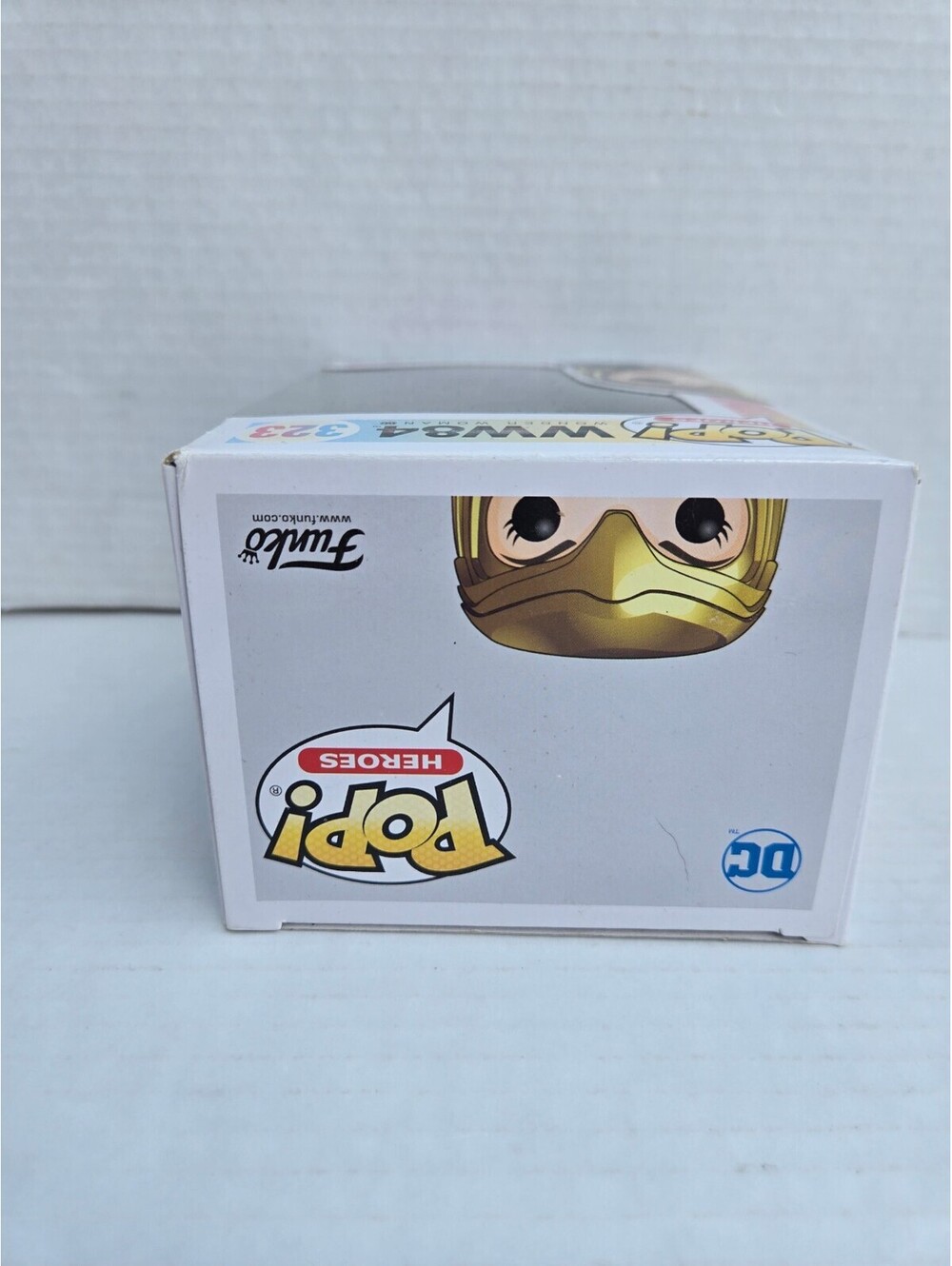 Funko Pop! Heroes WW84 Wonder Woman Golden Armor Vinyl Figure #323 Collectible - Picture 5 of 6